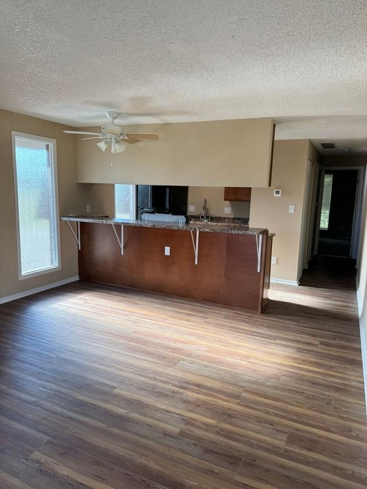 2400 Pattison Ave - Photo 3 of 12