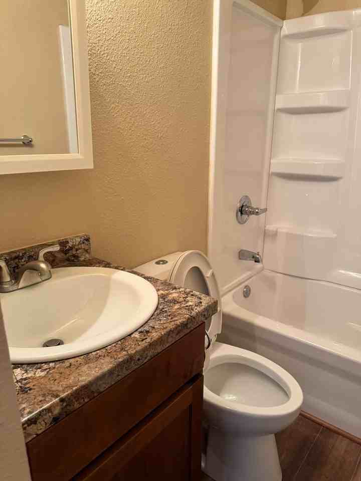 2400 Pattison Ave - Photo 5 of 12