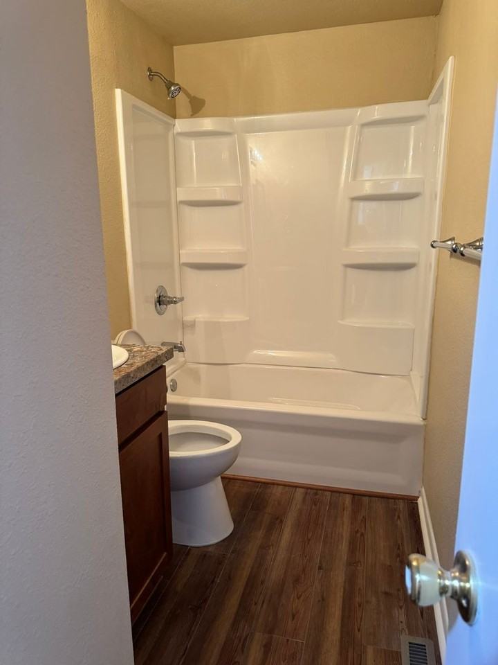 2400 Pattison Ave - Photo 6 of 12