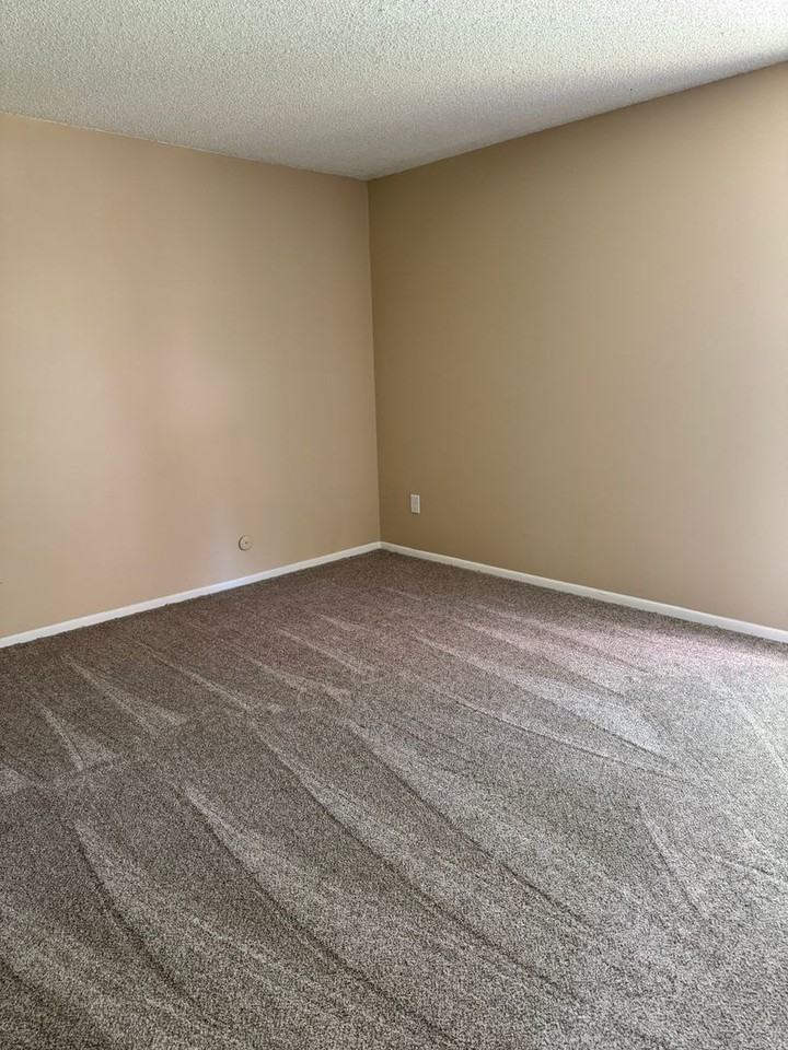 2400 Pattison Ave - Photo 7 of 12