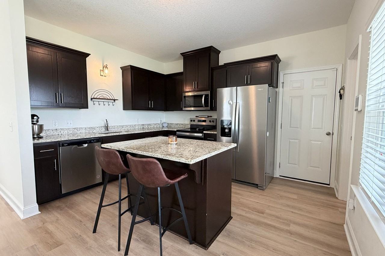 364 Mcclelland Rd Ne - Photo 5 of 33