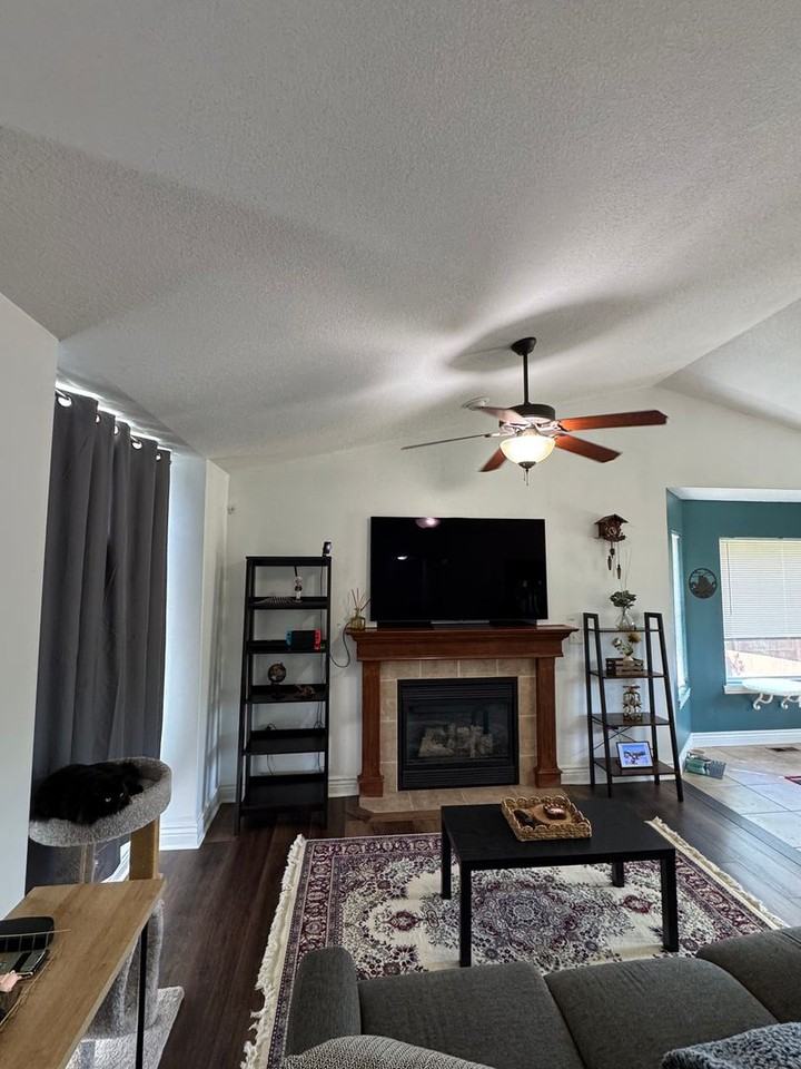 828 Fossilridge Dr - Photo 3 of 32