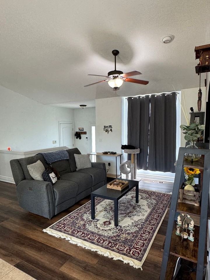828 Fossilridge Dr - Photo 4 of 32