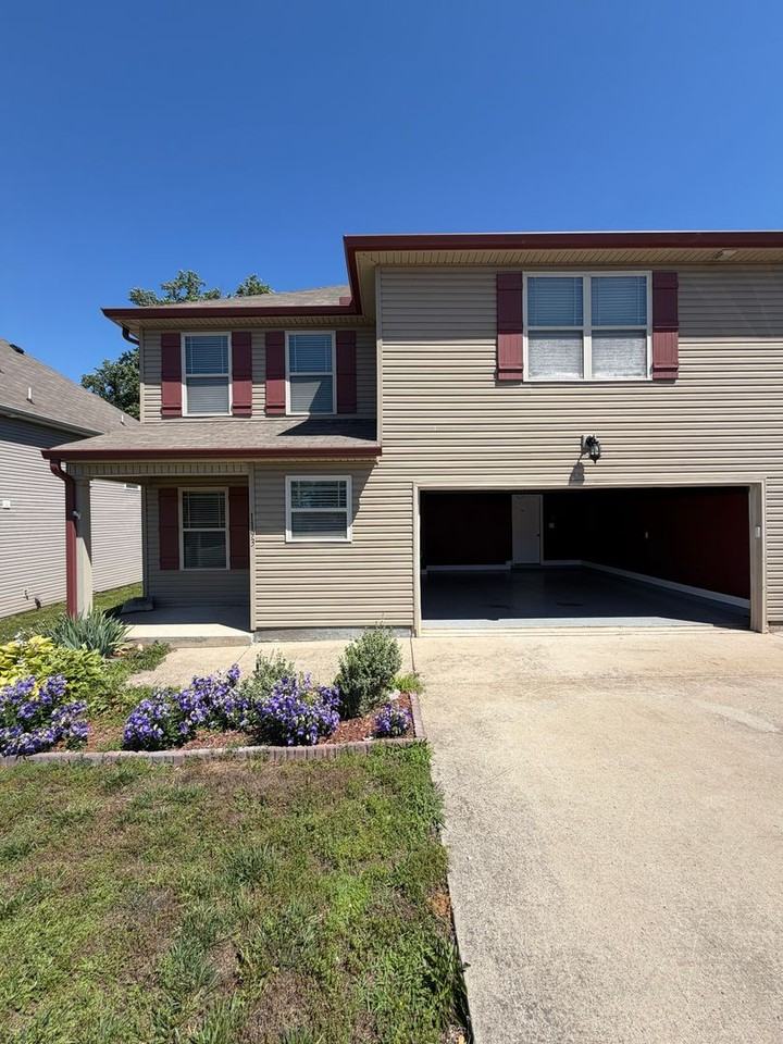 1193 Henry Place Blvd - Photo 2 of 41