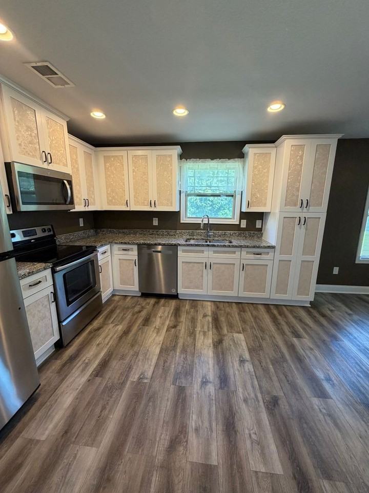 1193 Henry Place Blvd - Photo 7 of 41