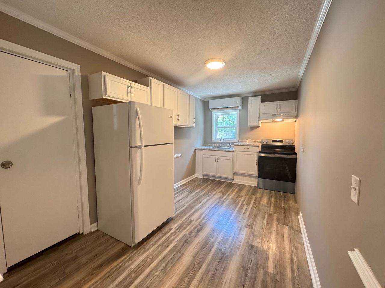 412 W Atlantic St - Photo 3 of 8