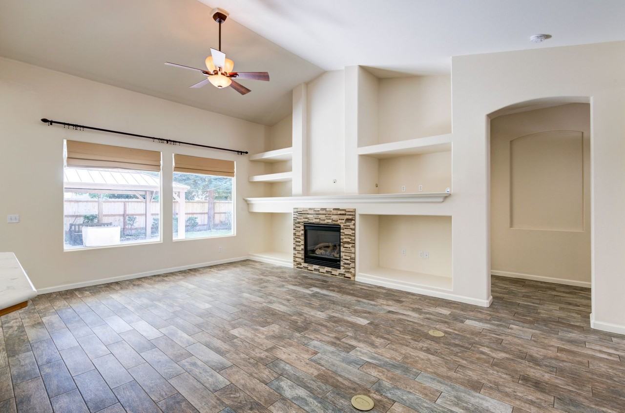 2418 Warner Ave - Photo 6 of 24