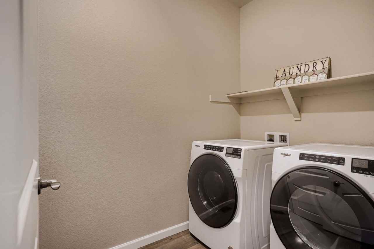 1909 S Poplar Ct - Photo 3 of 30