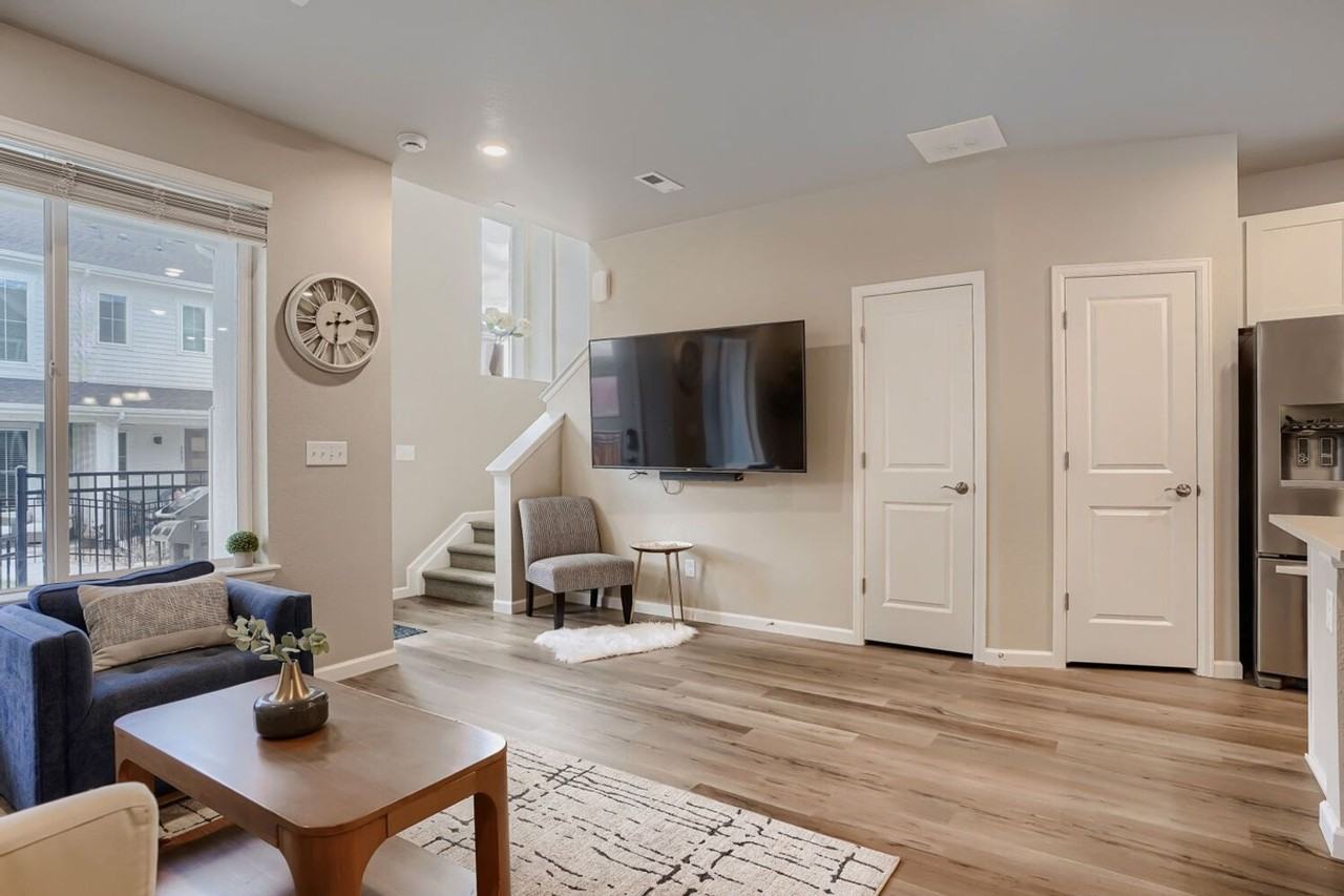 1909 S Poplar Ct - Photo 5 of 30