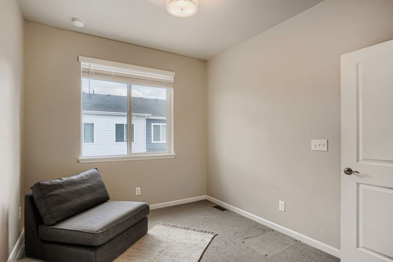 1909 S Poplar Ct - Photo 6 of 30