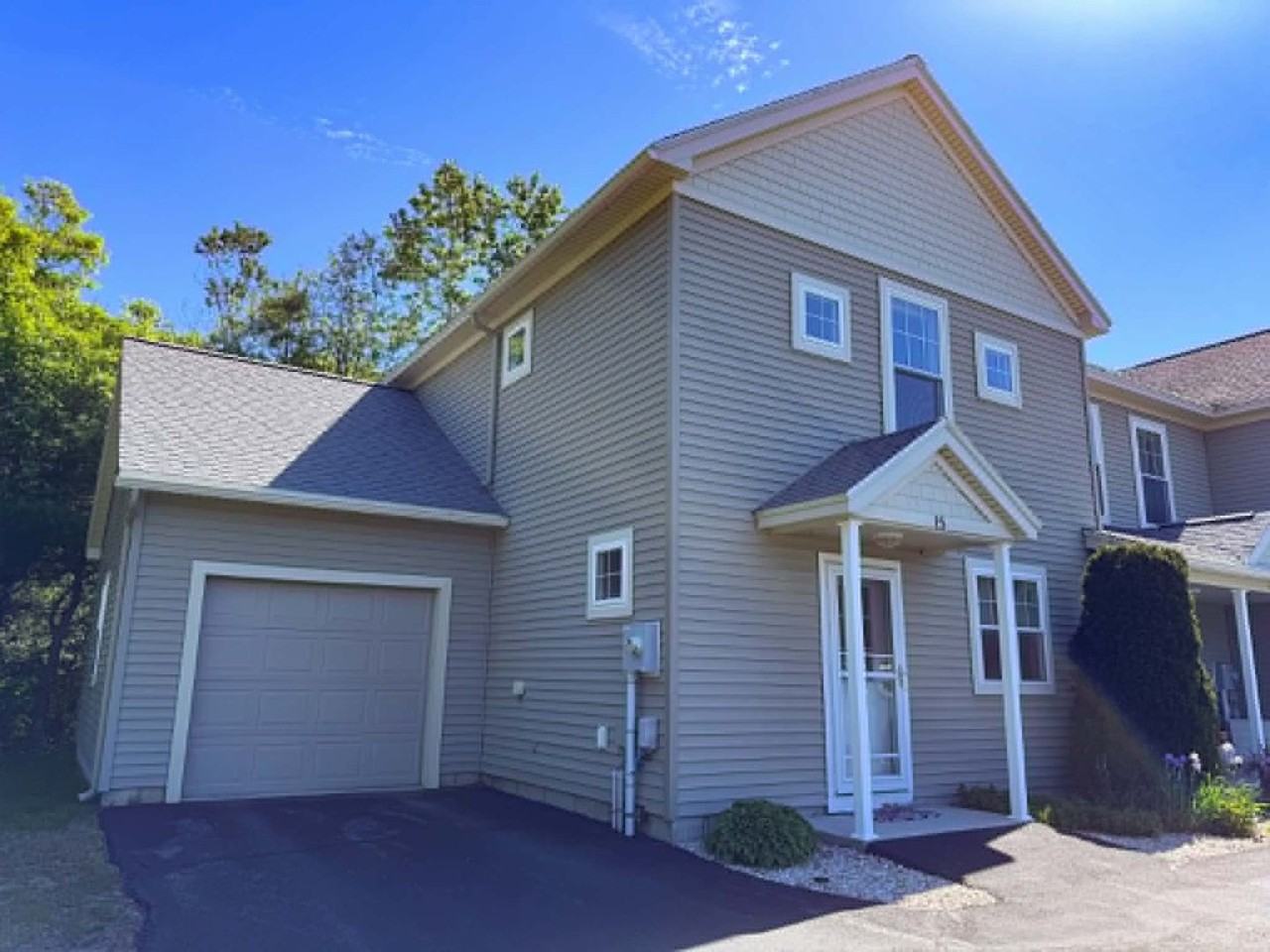 15 Edgefield Ln