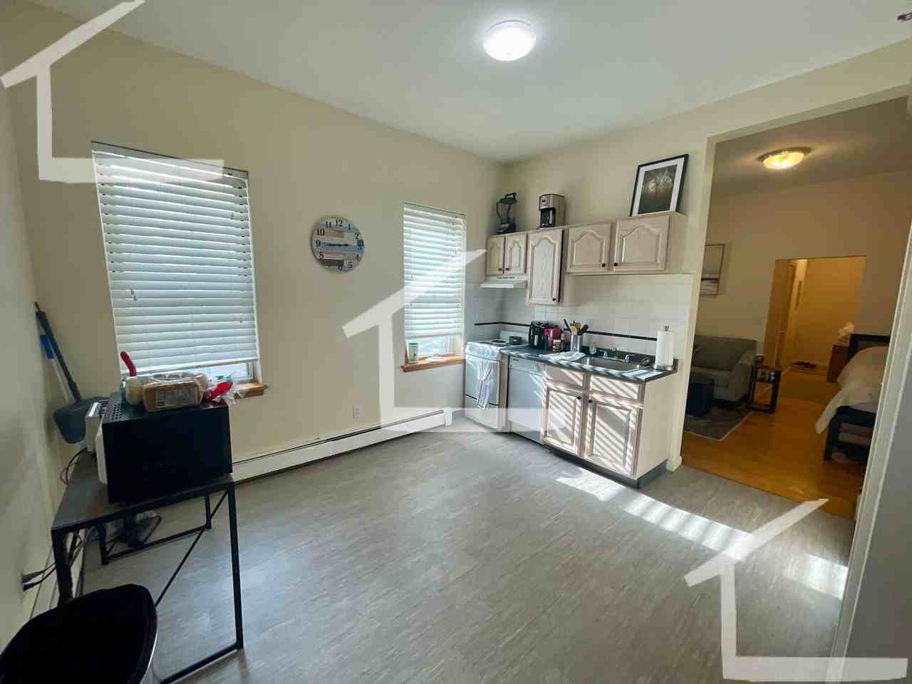 208 Chestnut Hill Ave - Photo 5 of 9