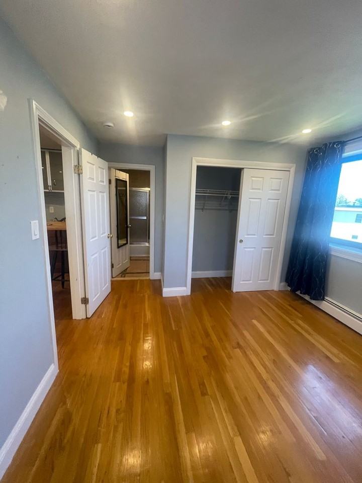 49 Gardner St - Photo 3 of 5