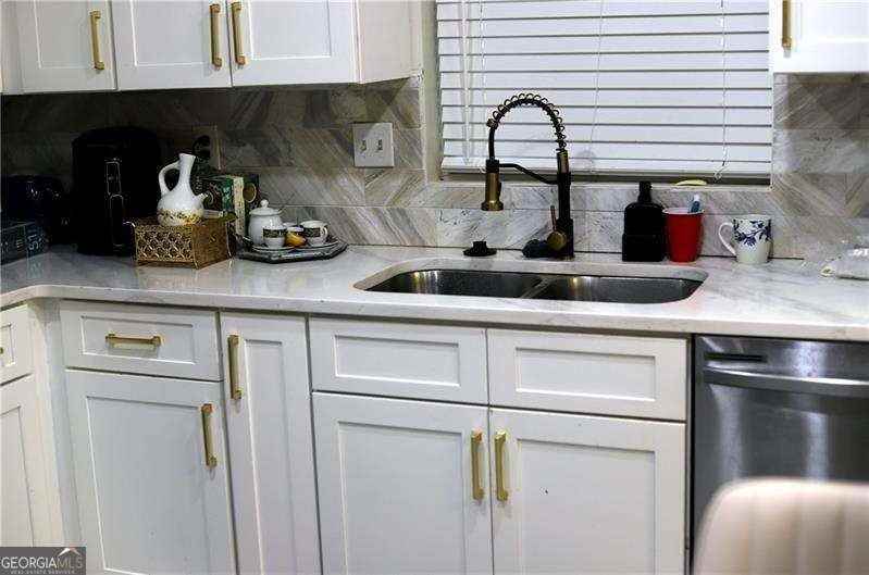 3045 Shadow Walk Ln - Photo 7 of 29