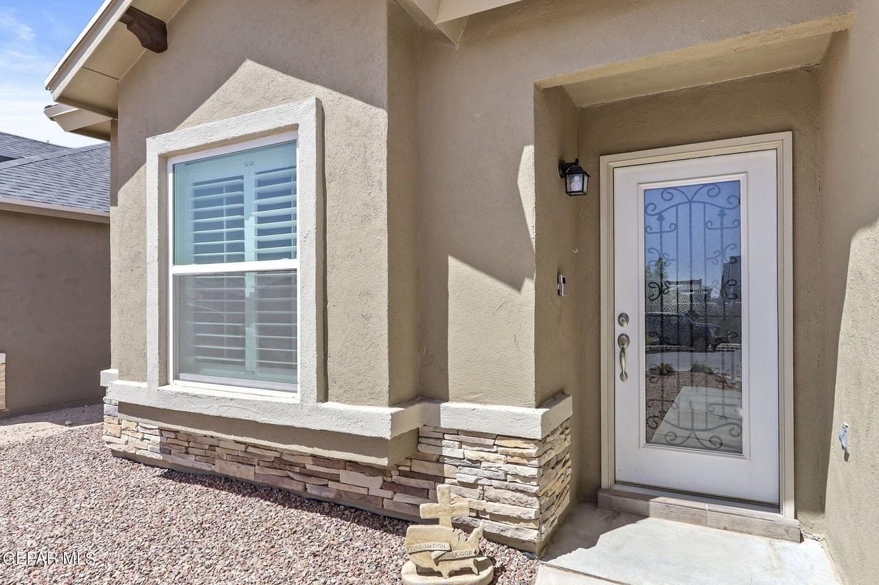 1133 Indigo Sky St - Photo 4 of 40