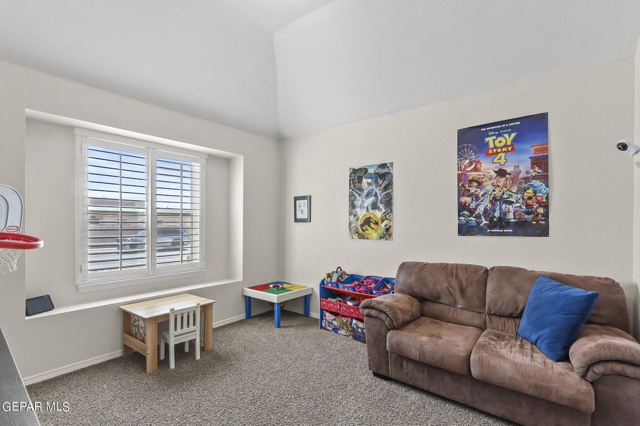 1133 Indigo Sky St - Photo 6 of 40