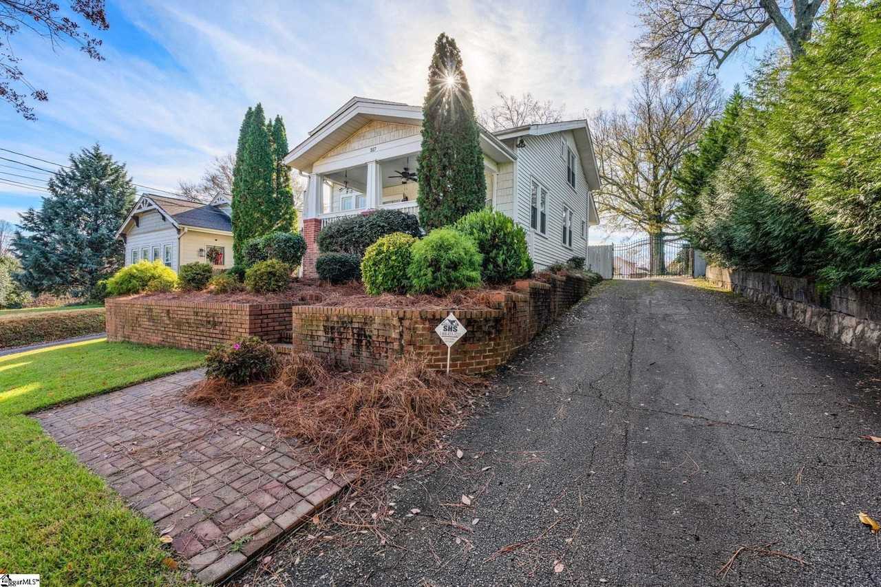 317 W Stone Ave - Photo 2 of 50
