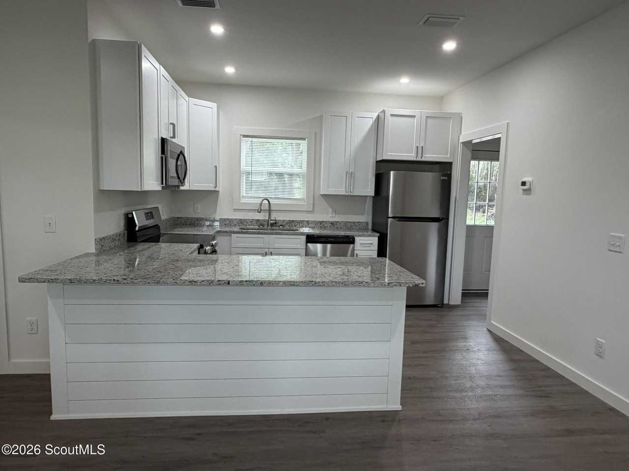 656 Ridge Rd - Photo 7 of 19