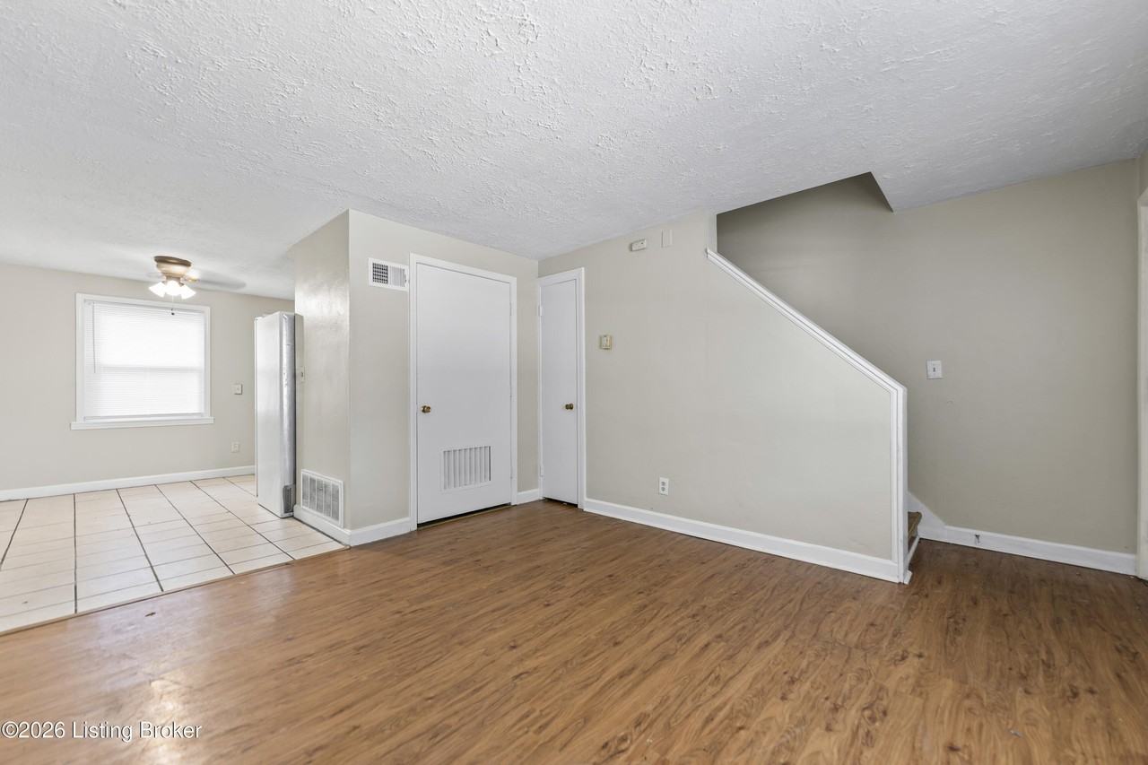 725 S 16th St - Photo 3 of 11