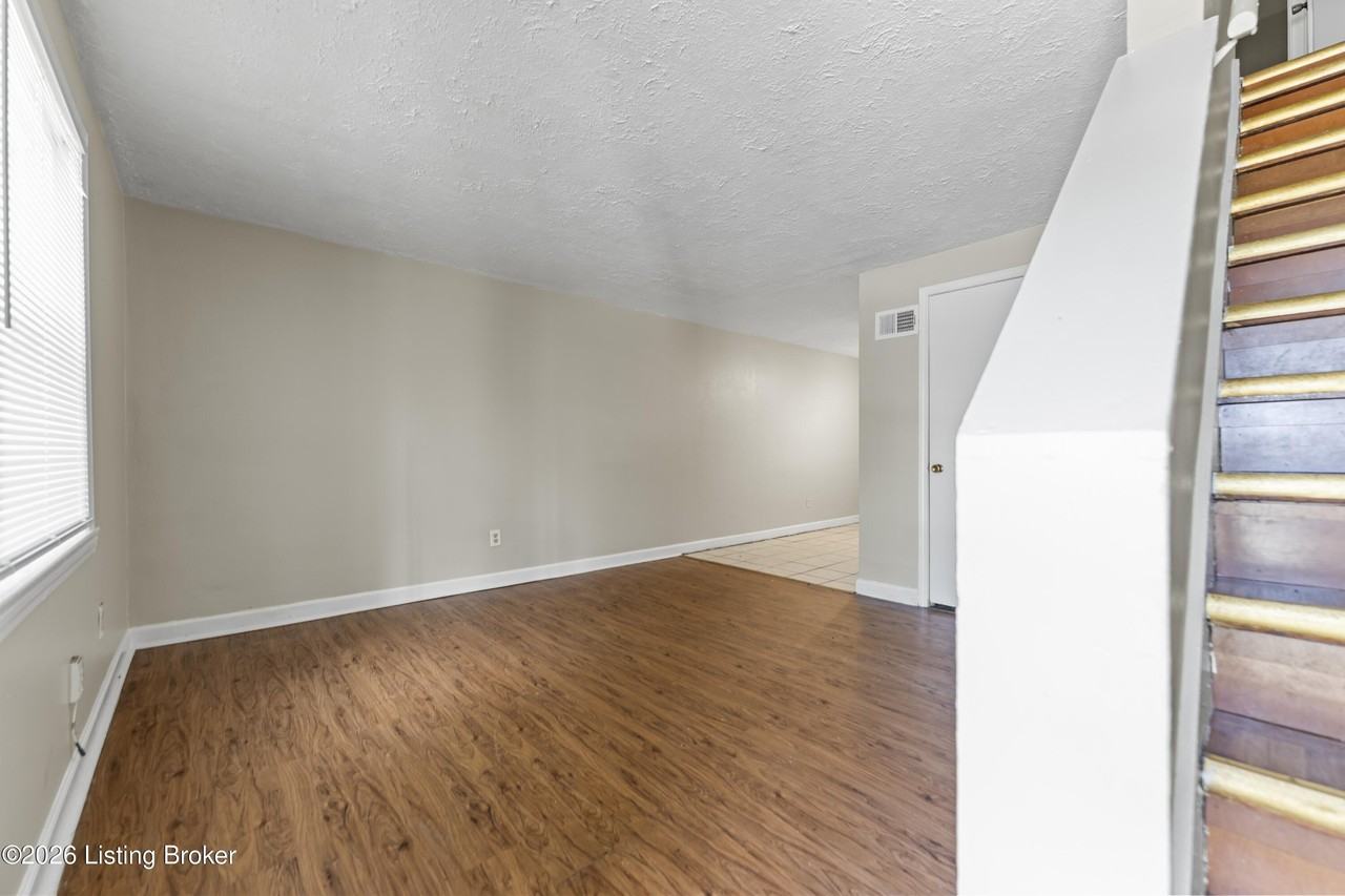 725 S 16th St - Photo 4 of 11