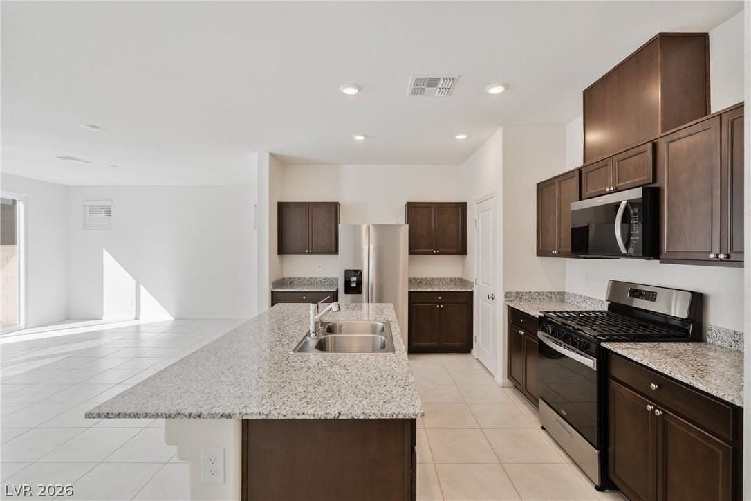 9079 Vesey Ave - Photo 2 of 27