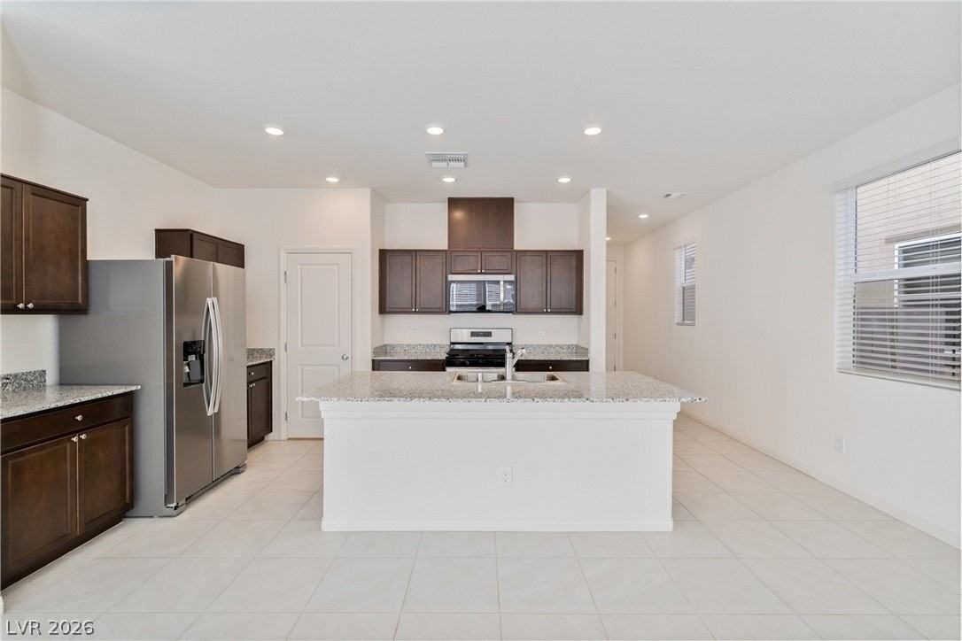 9079 Vesey Ave - Photo 5 of 27