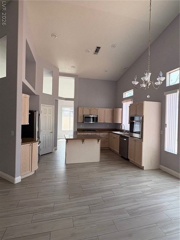 8727 Stockholm Ave - Photo 6 of 39