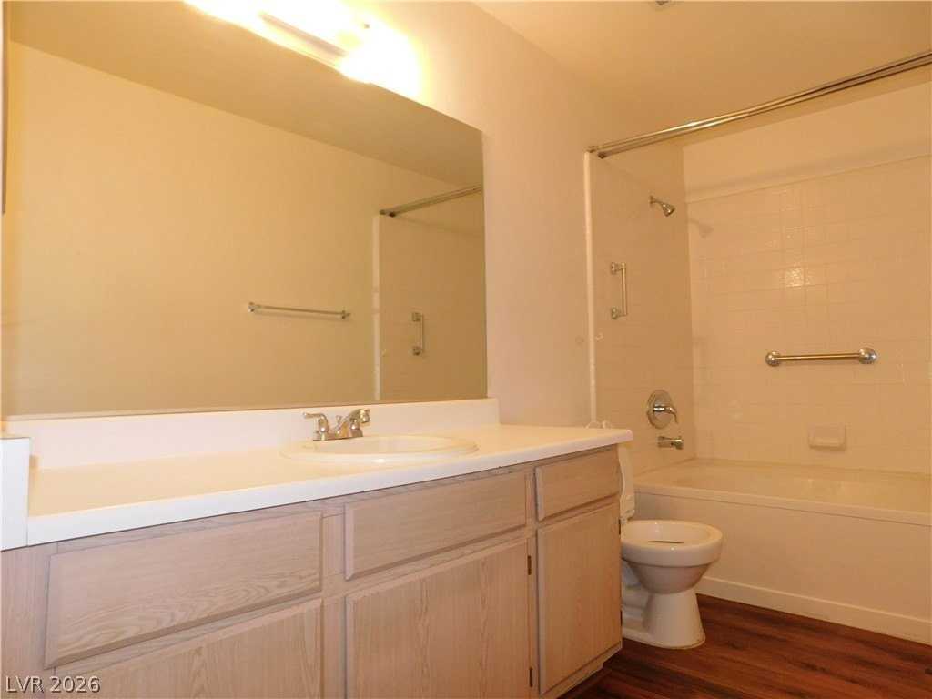 5221 Lindell Rd #202 - Photo 7 of 28