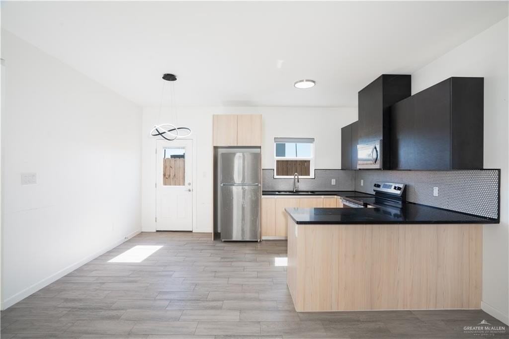12509 N 40th St #4 - Photo 3 of 27