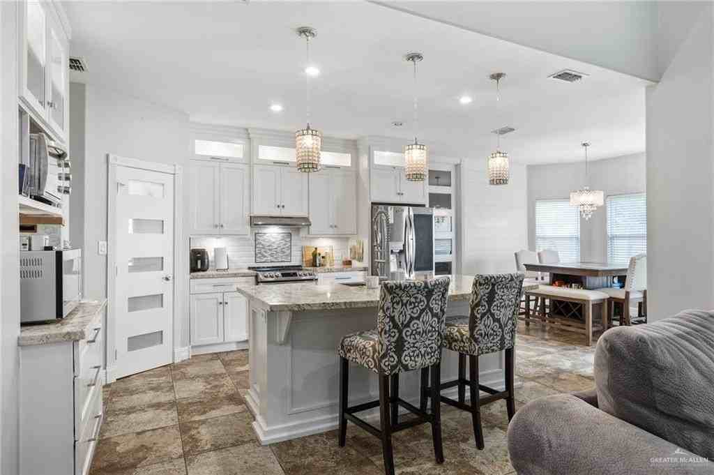 2801 Nicole Dr - Photo 5 of 15