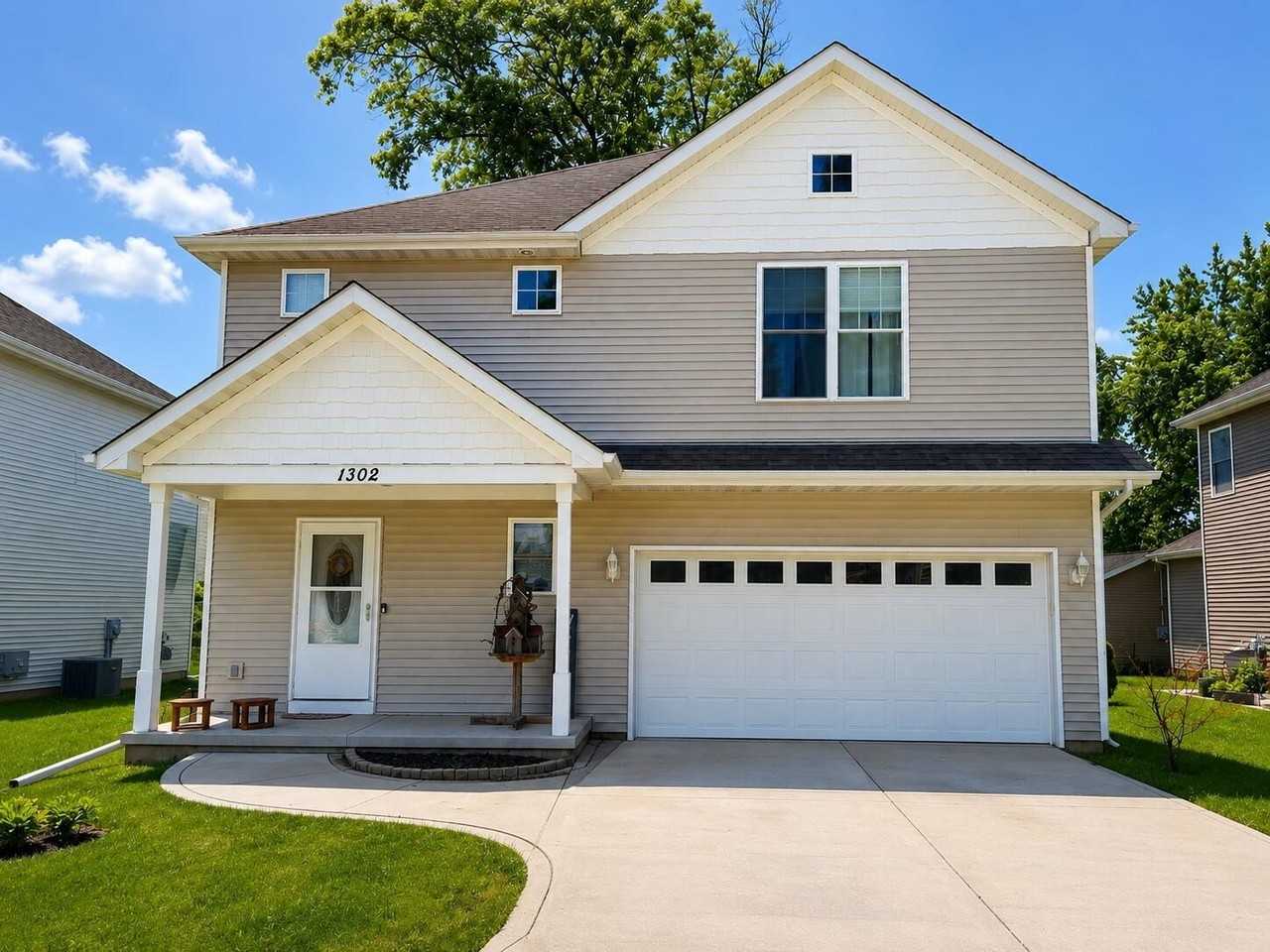1302 Bobolink Rd