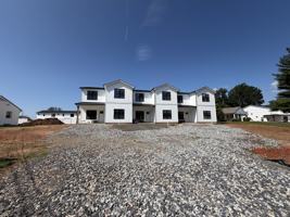 featured image of 118 Beechwood Dr #C