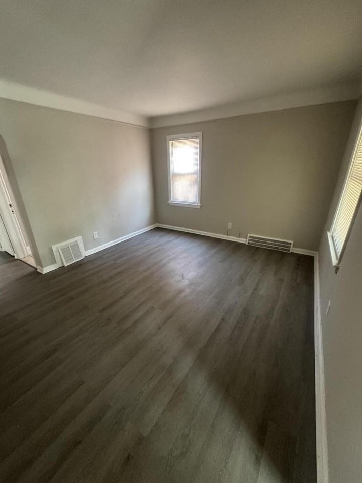 14603 Washburn St - Photo 2 of 11