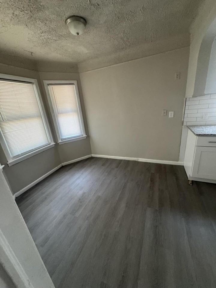 14603 Washburn St - Photo 3 of 11