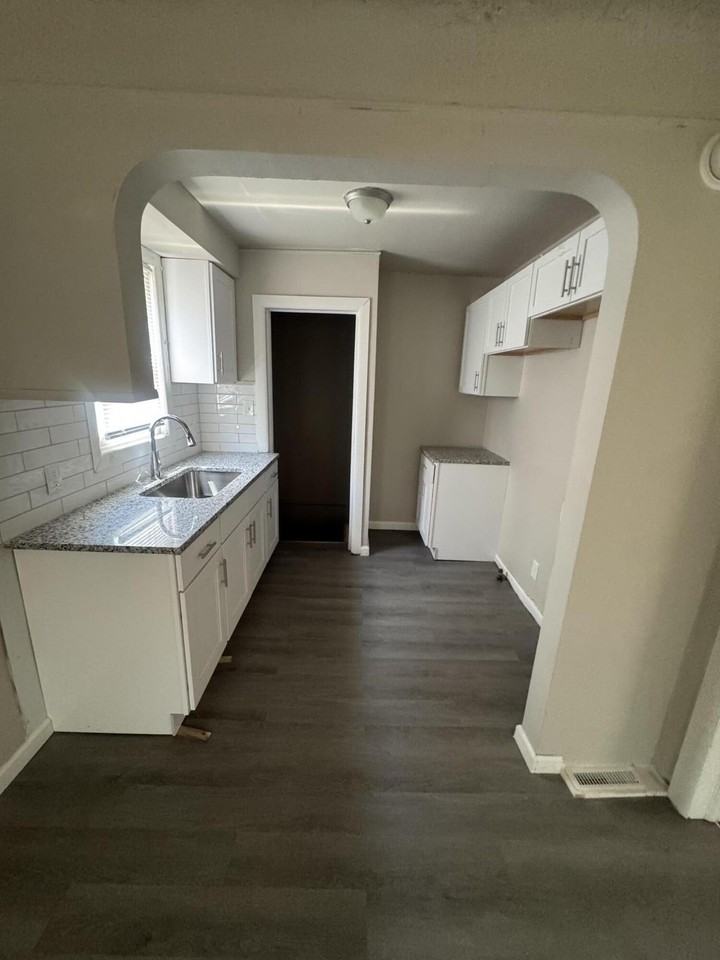 14603 Washburn St - Photo 4 of 11