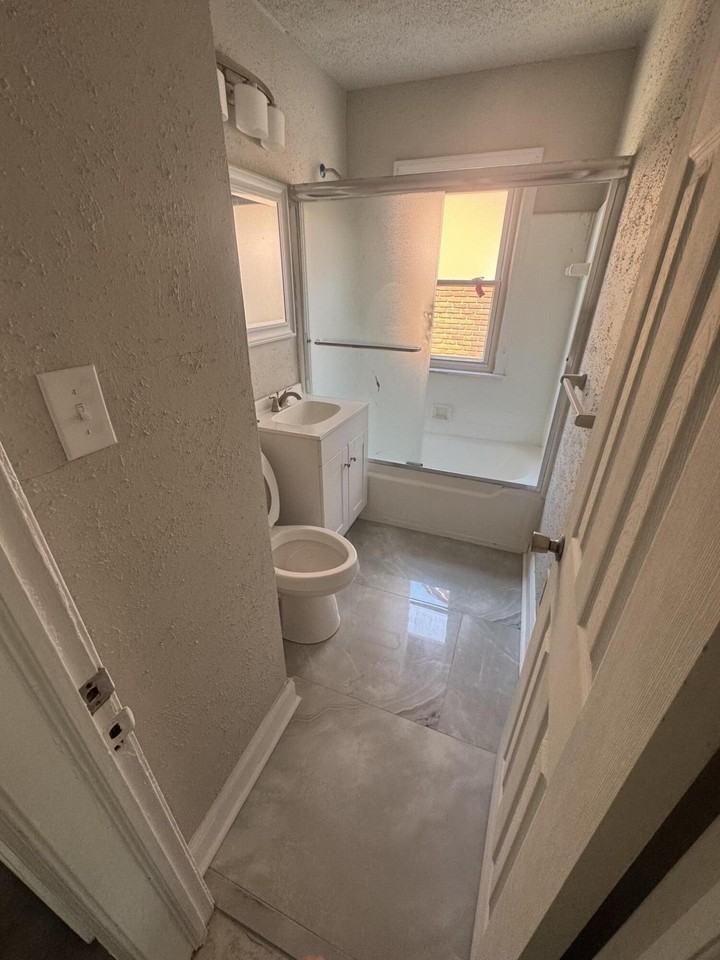 14603 Washburn St - Photo 5 of 11