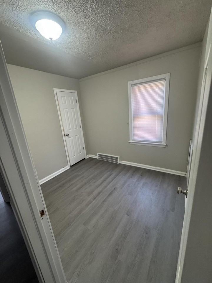 14603 Washburn St - Photo 7 of 11