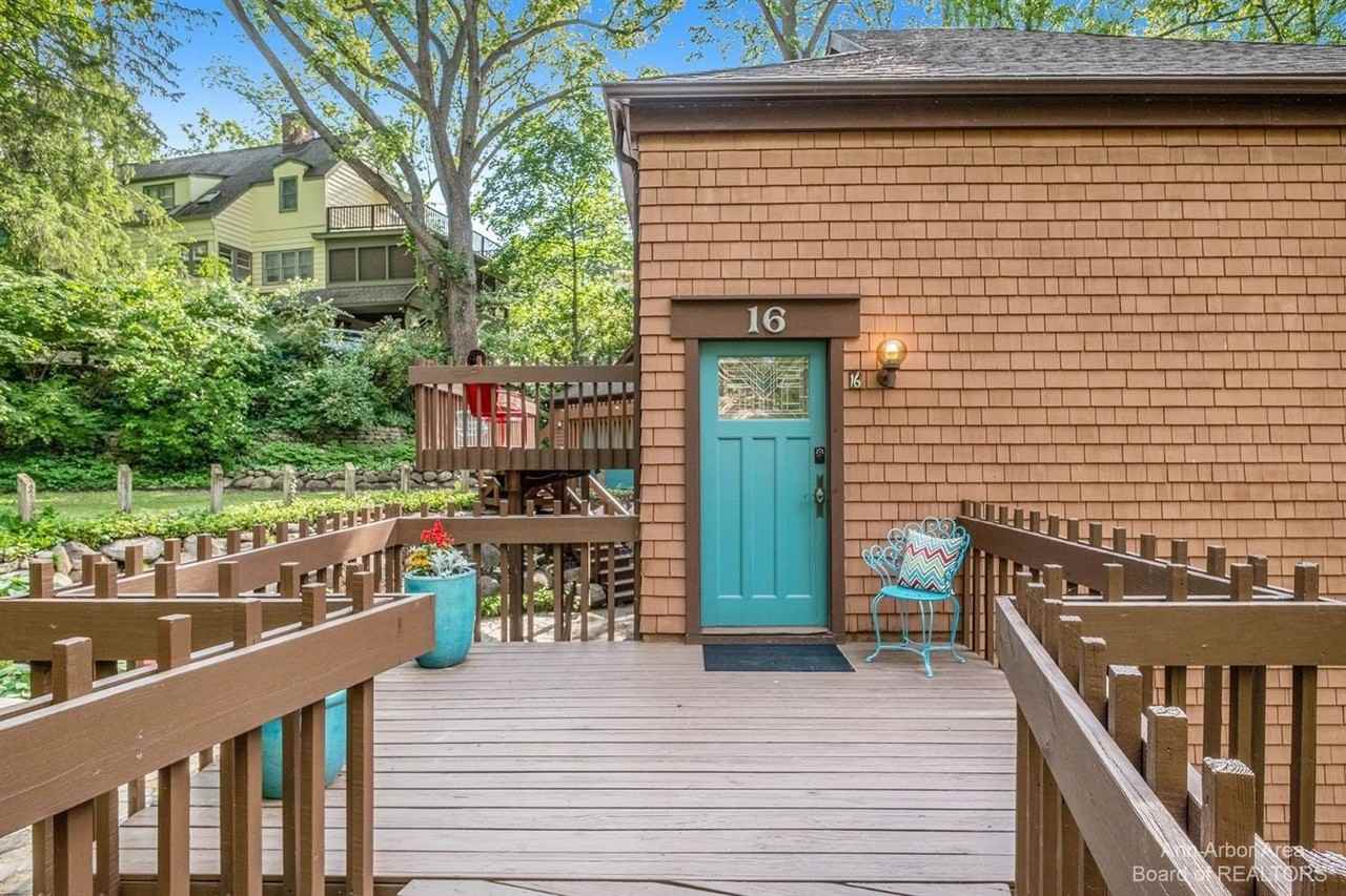 16 Harvard Pl - Photo 4 of 30