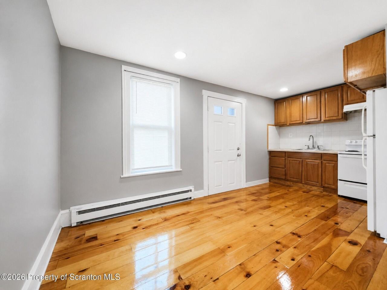 605 Spring St #1 - Photo 4 of 20