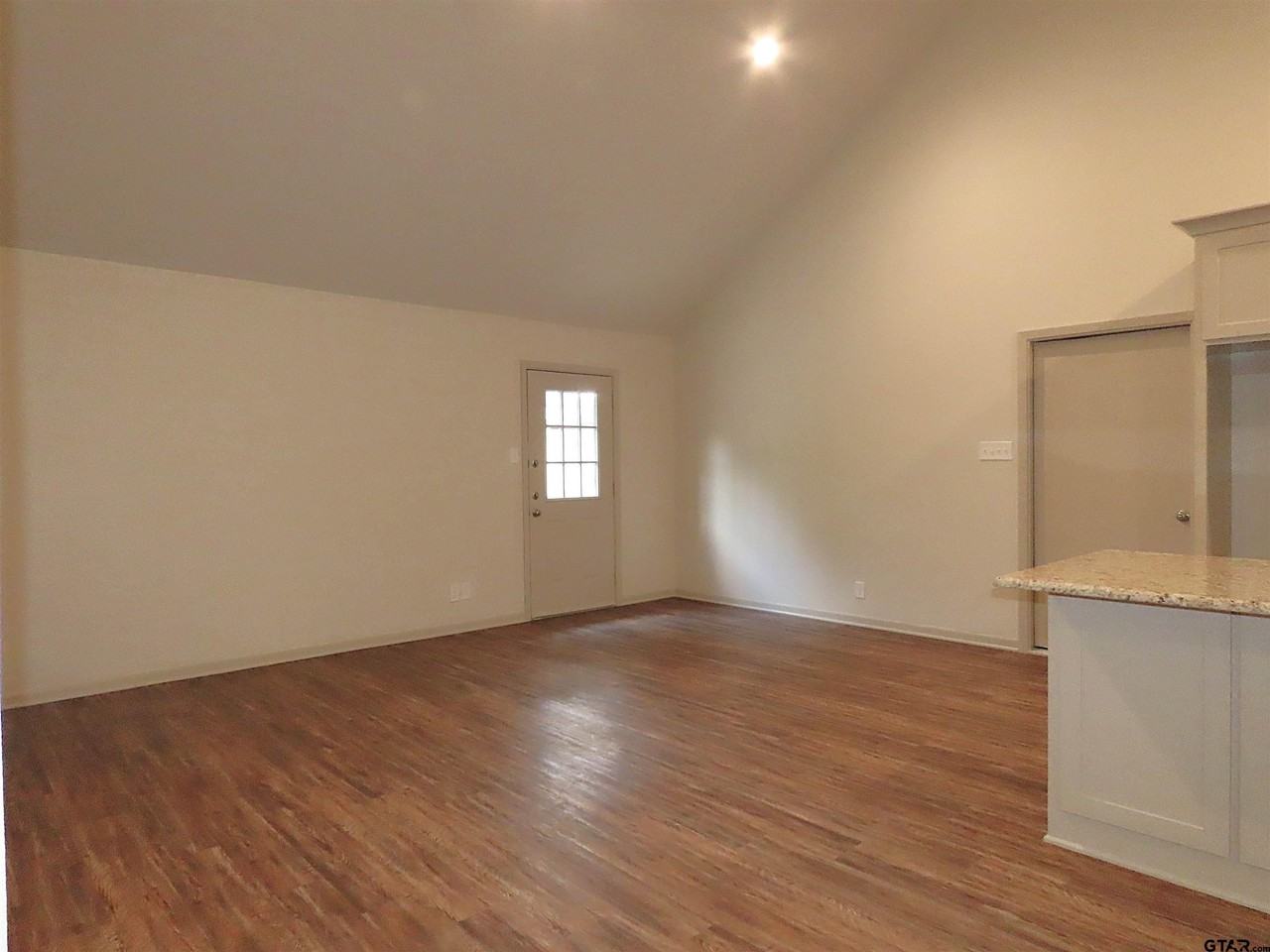 704 Kelli - Photo 5 of 38