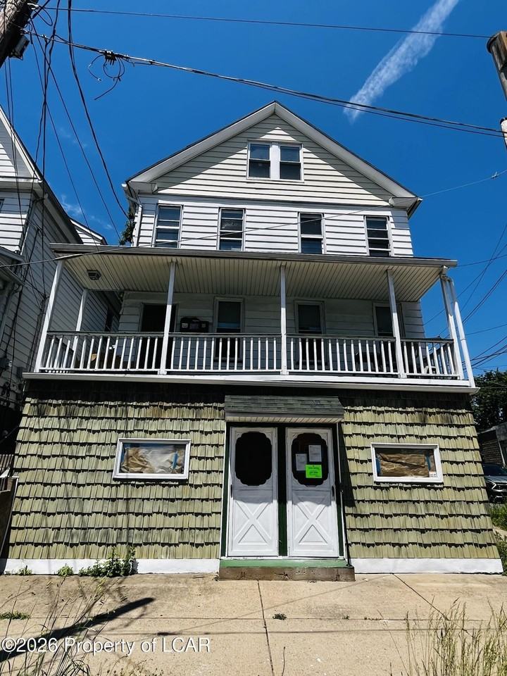 422 N Main St