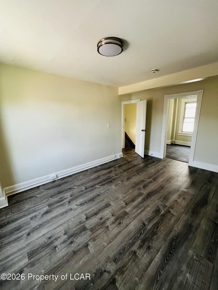 422 N Main St - Photo 2 of 7