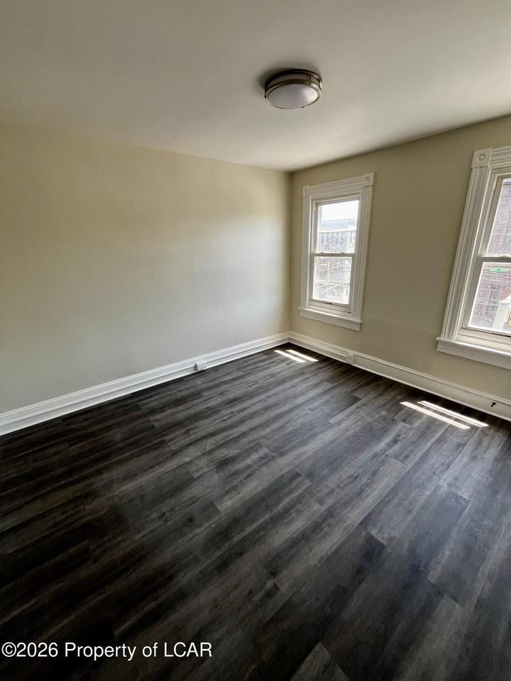 422 N Main St - Photo 3 of 7
