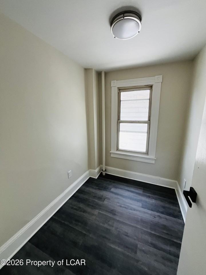 422 N Main St - Photo 6 of 7