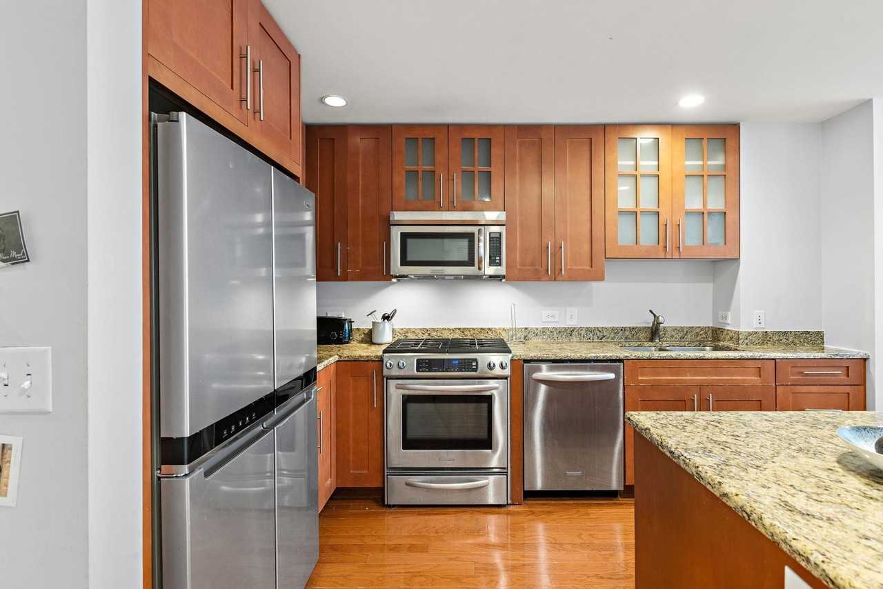 1125 Maxwell Ln #504 - Photo 6 of 20