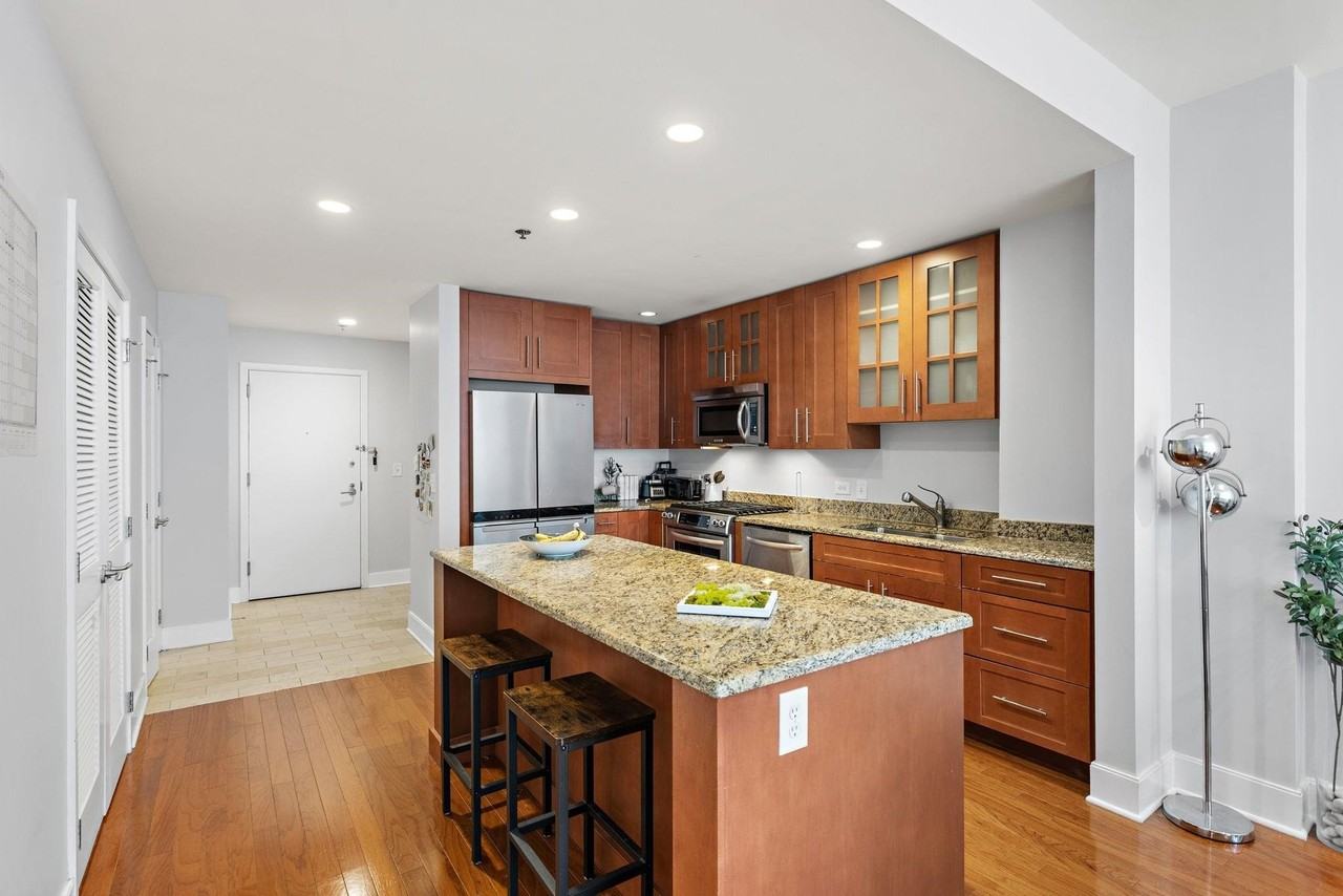 1125 Maxwell Ln #504 - Photo 7 of 20