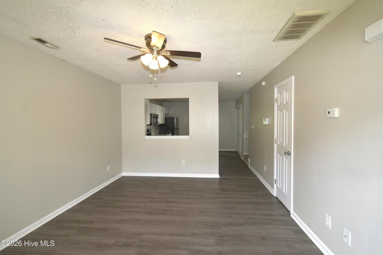 202 Mesa Ln - Photo 3 of 17
