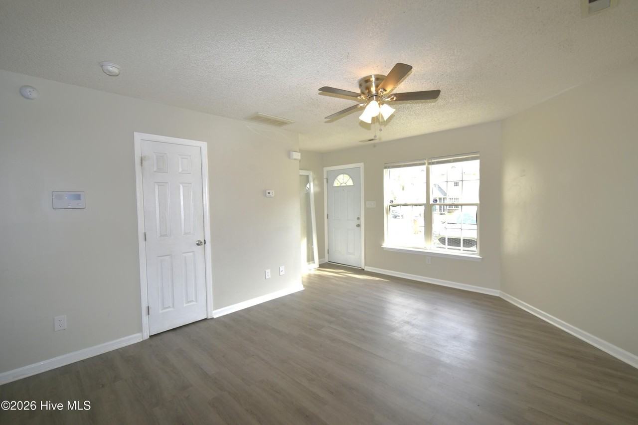 202 Mesa Ln - Photo 4 of 17