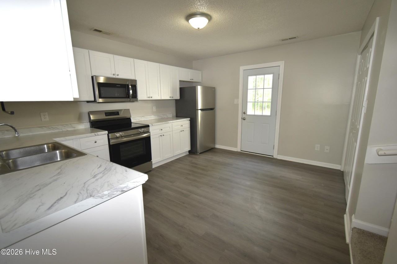 202 Mesa Ln - Photo 6 of 17