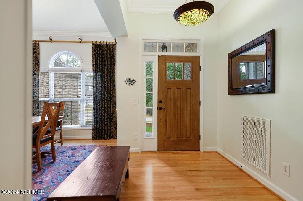 35 Bedford Cir - Photo 2 of 28